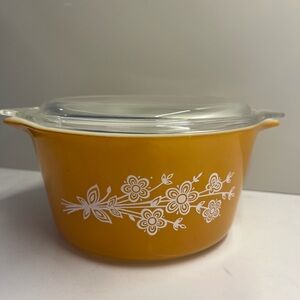 Vintage Pyrex Butterfly Gold Quart Casserole Dish w/ Lid